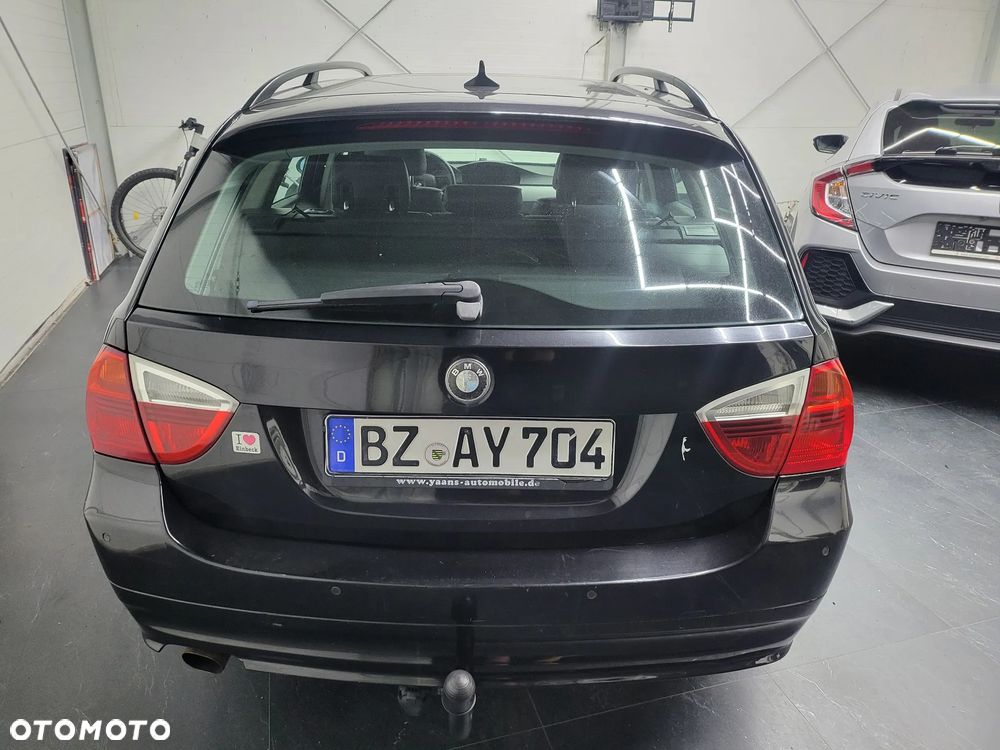 BMW Seria 3 318i - 27