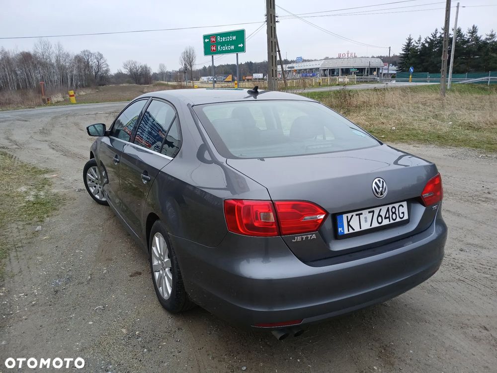 Volkswagen Jetta - 3