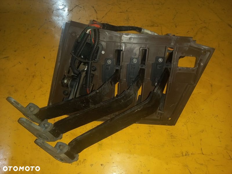 Dźwignia sekcji hydraulicznej John Deere 6910 - 4