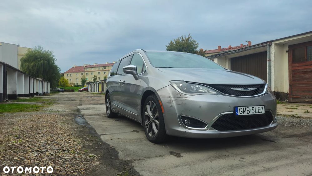 Chrysler Pacifica - 2