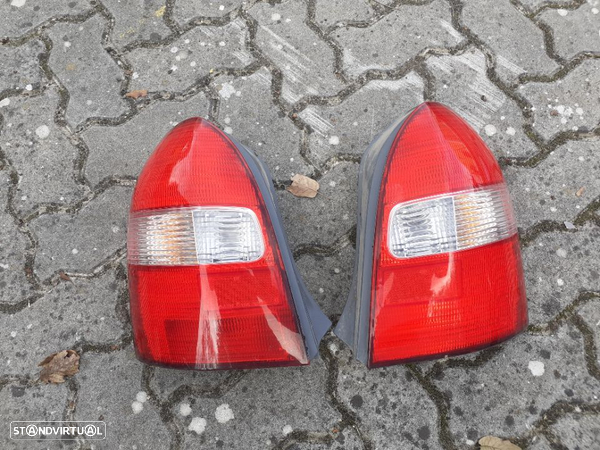 Farol traseiro lado condutor mazda 323 f