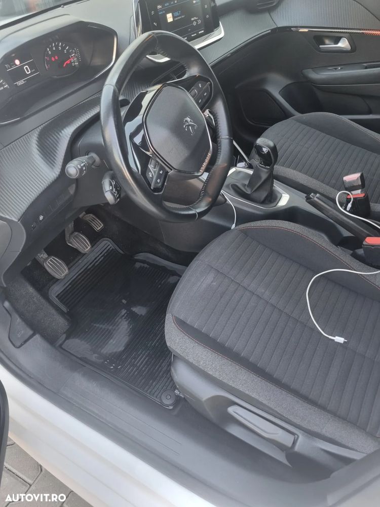 Peugeot 208 - 7