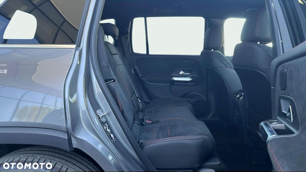 Mercedes-Benz GLB - 12