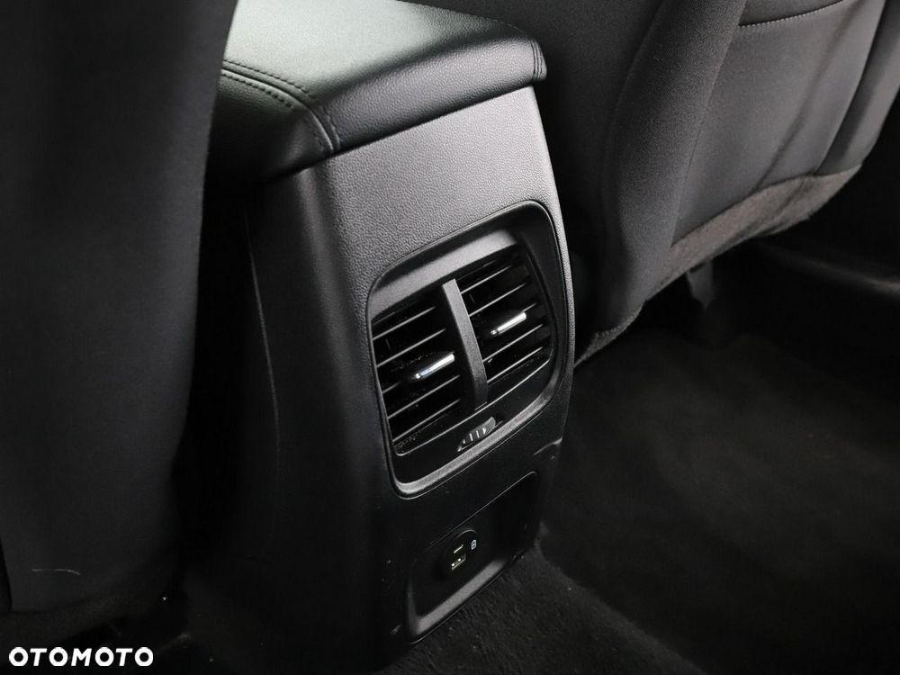 Ford Kuga 2.0 TDCi 2x4 Titanium - 38