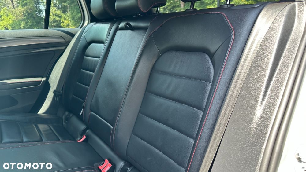 Volkswagen Golf - 24