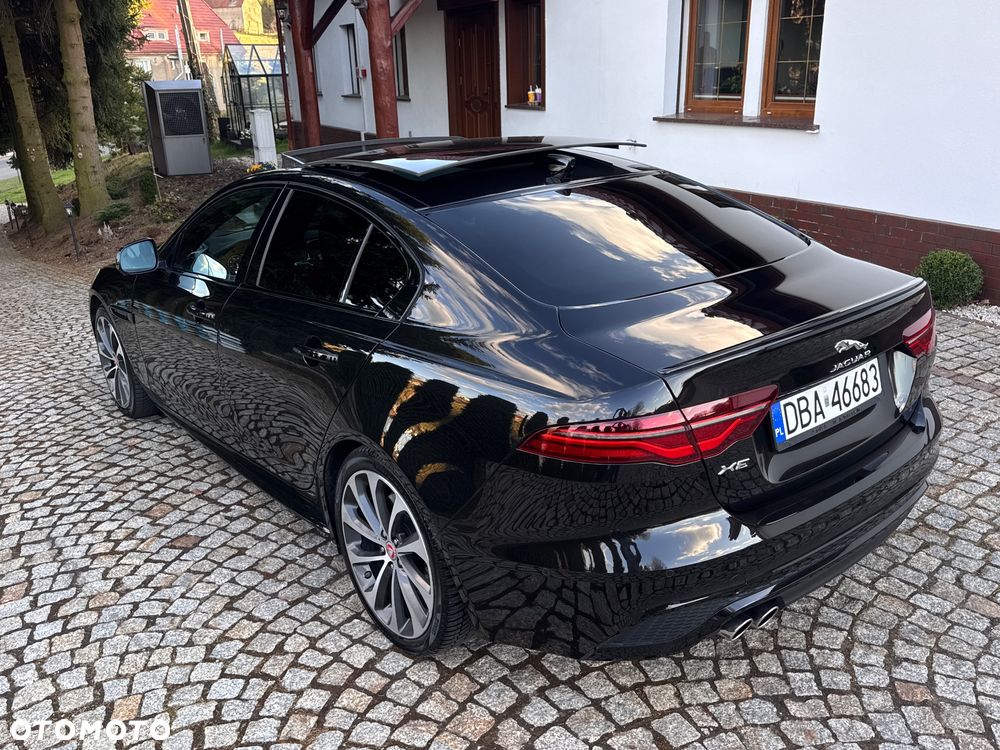 Jaguar XE 2.0 D180 AWD R-Dynamic HSE - 4