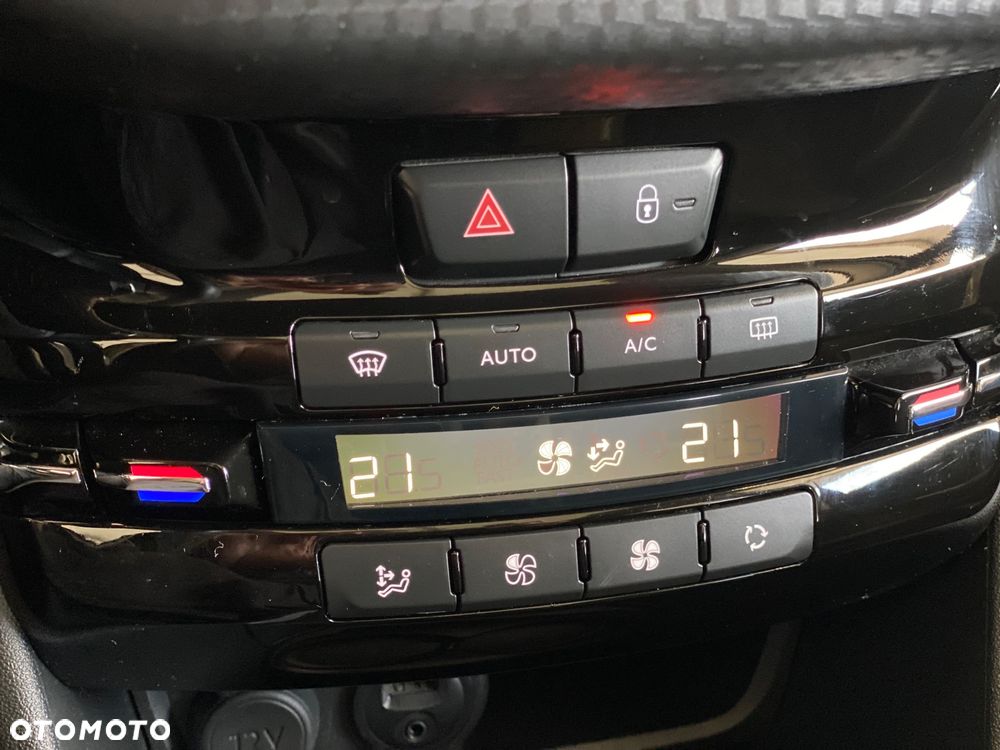 Peugeot 2008 1.6 BlueHDi Style - 31