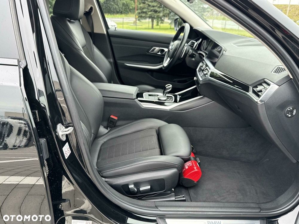 BMW Seria 3 320d Sport Line - 27