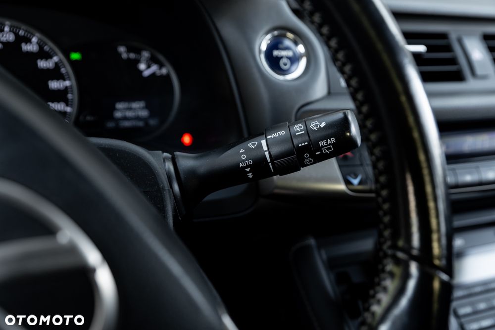 Lexus CT 200h - 28