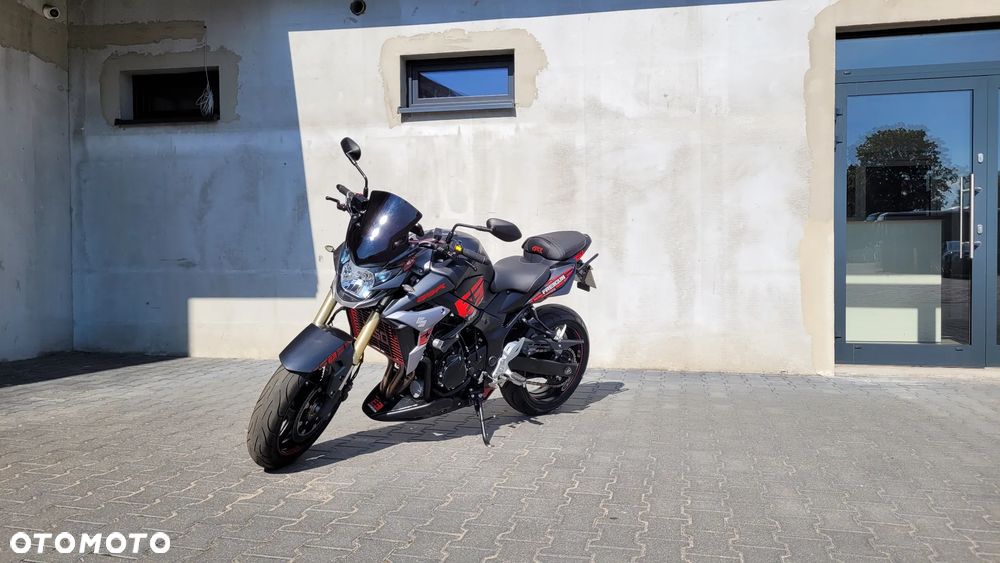 Suzuki GSR - 7