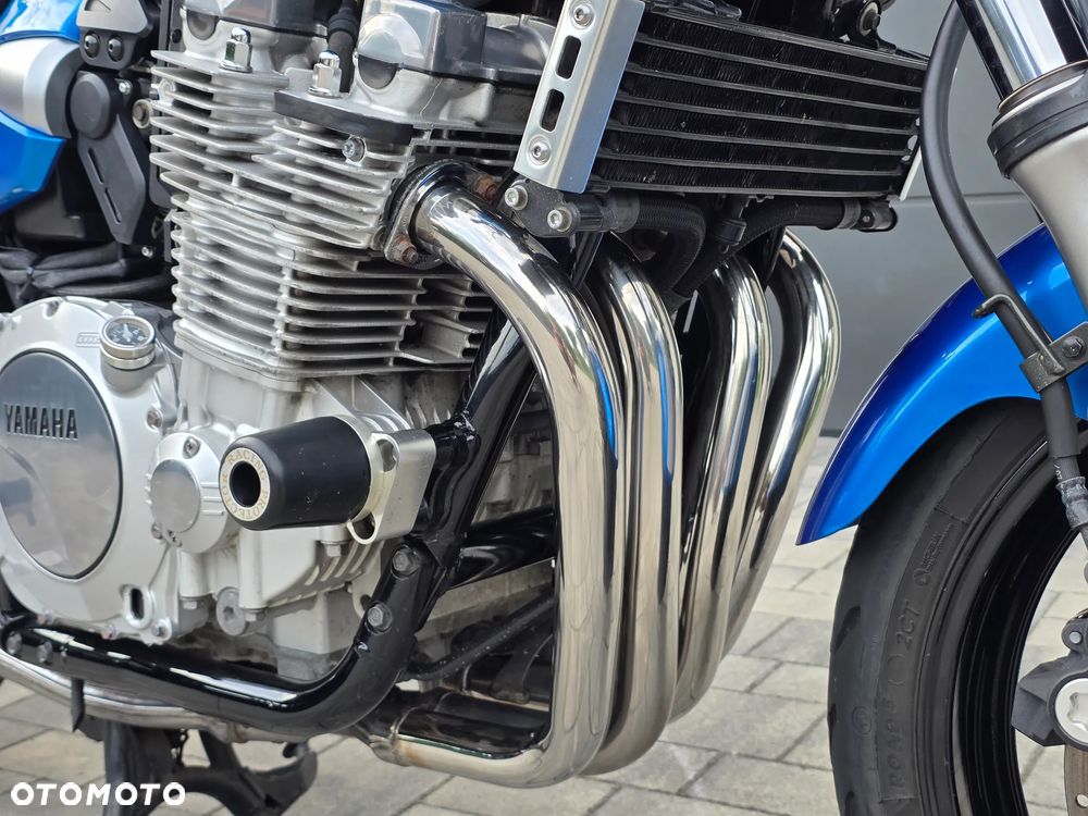 Yamaha XJR - 6