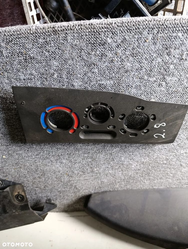 RAMKA PANELU NAWIEWU IVECO DAILY 2.8 - 1