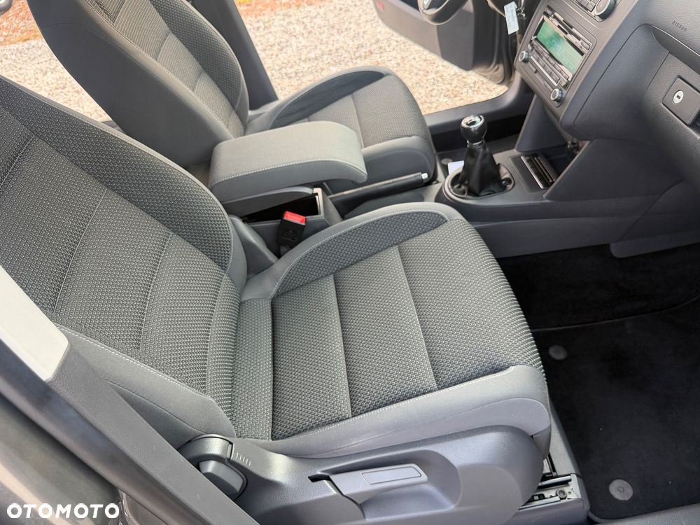 Volkswagen Touran 2.0 TDI DPF MATCH - 28