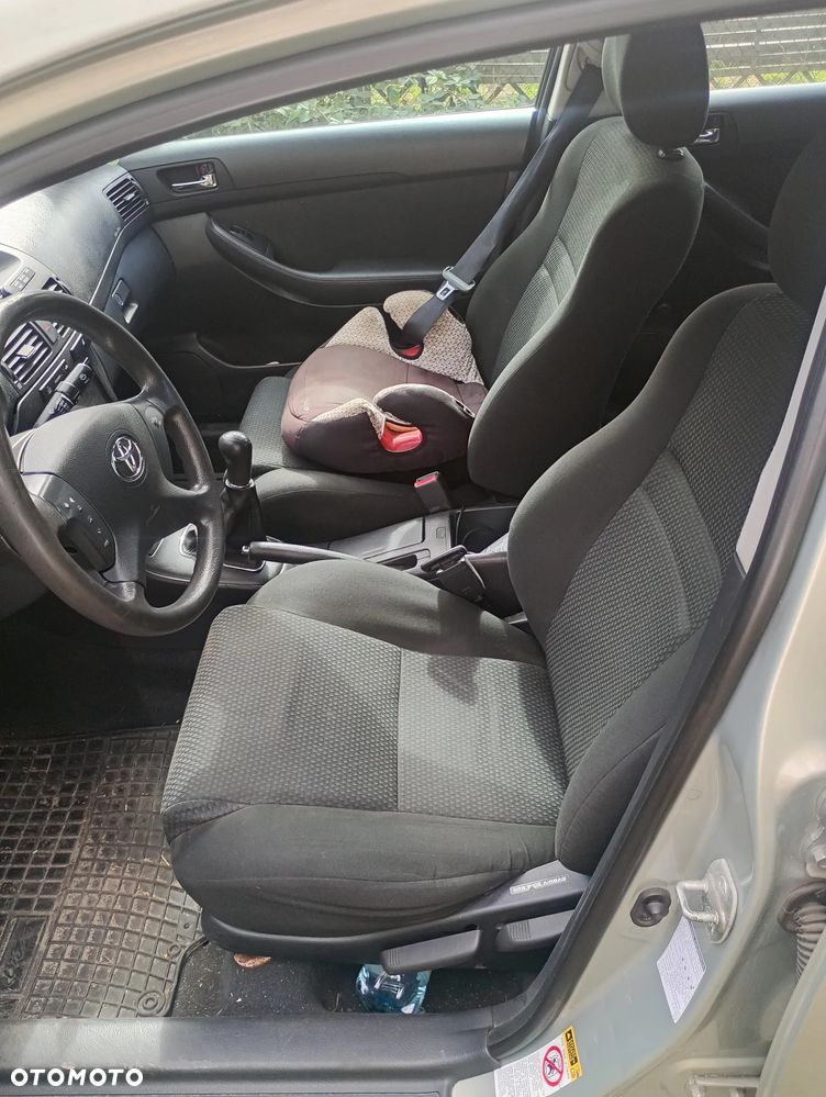 Toyota Avensis 1.6 VVT-i Terra - 8