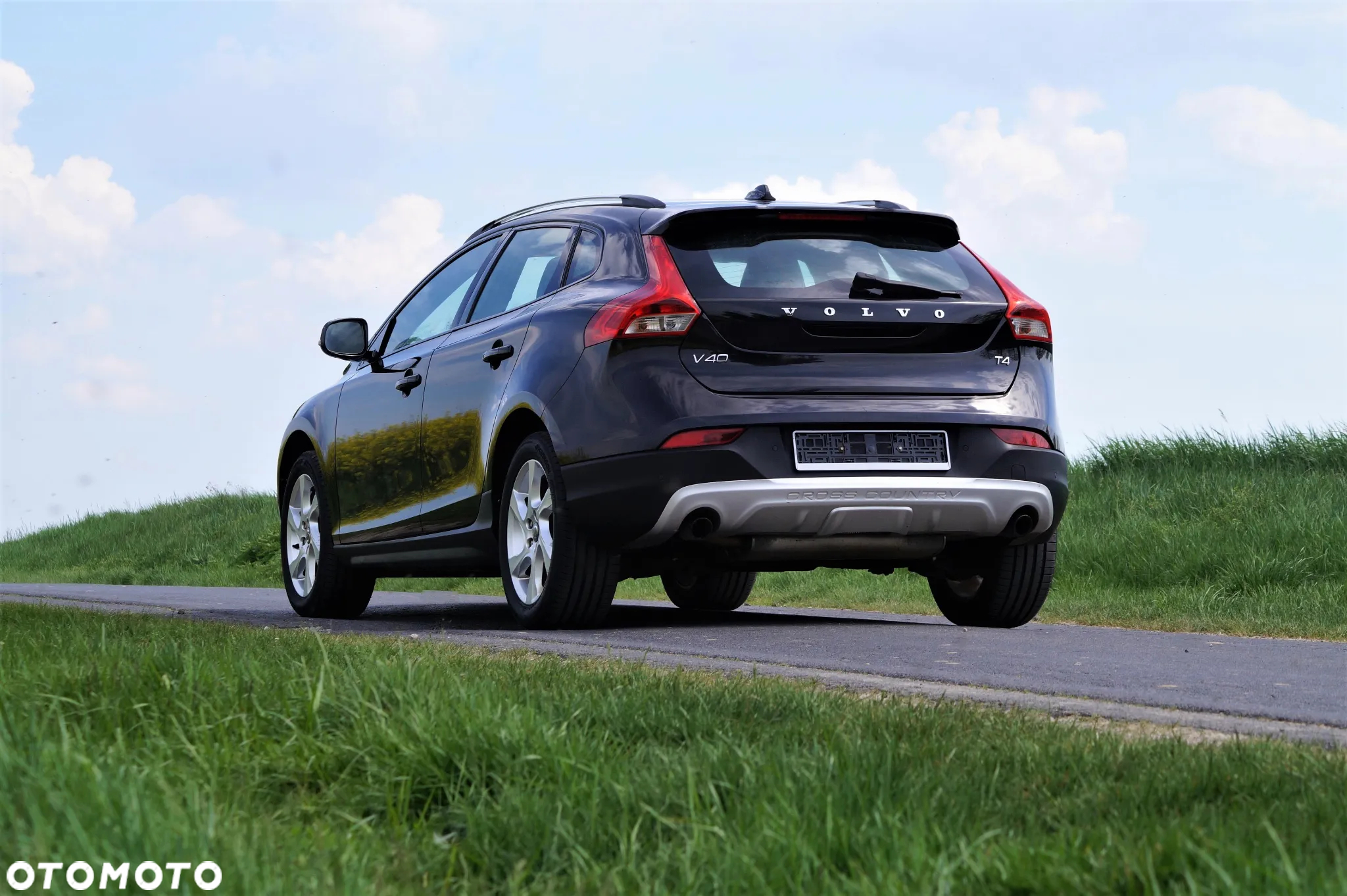 Volvo V40 Cross Country - 12
