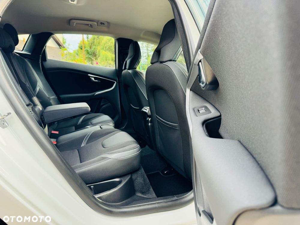 Volvo V40 D4 Drive-E Momentum - 29