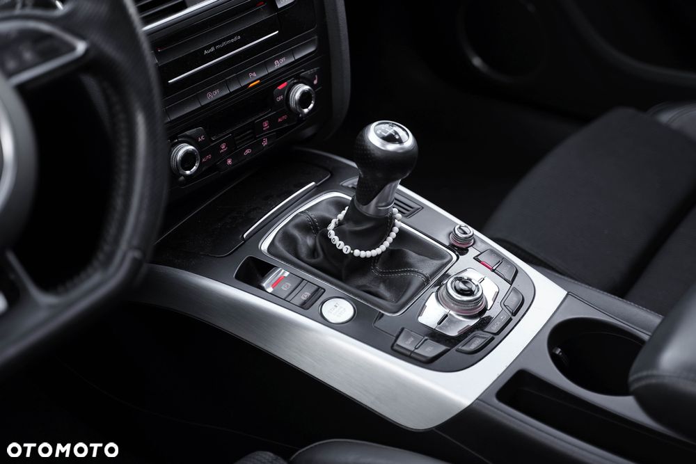 Audi A4 Avant 2.0 TDI DPF clean diesel S line Sportpaket - 27