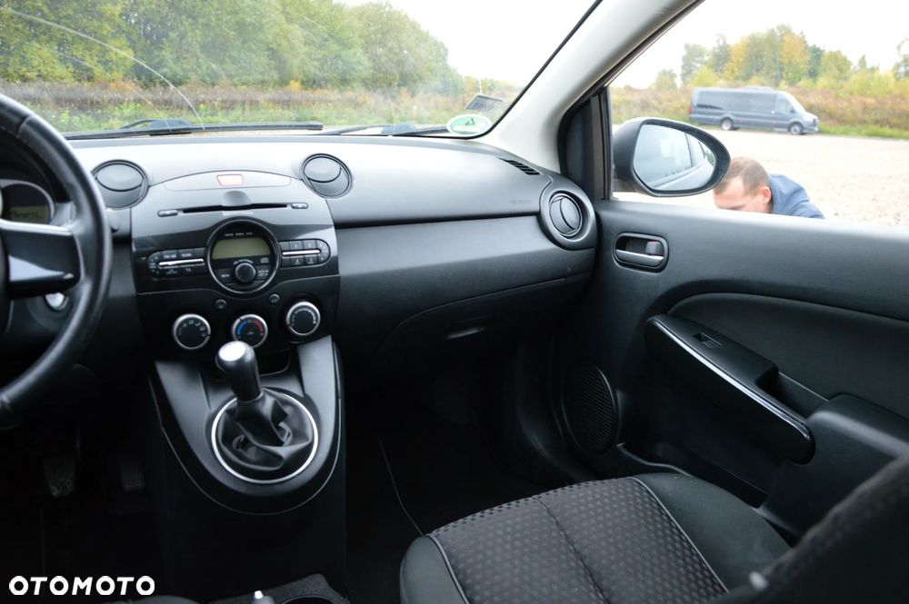 Mazda 2 1.3 Exclusive + - 29