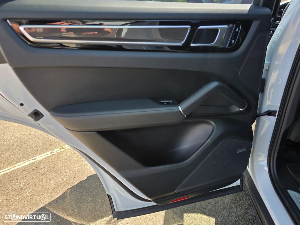 Porsche Cayenne Coupé E-Hybrid - 32