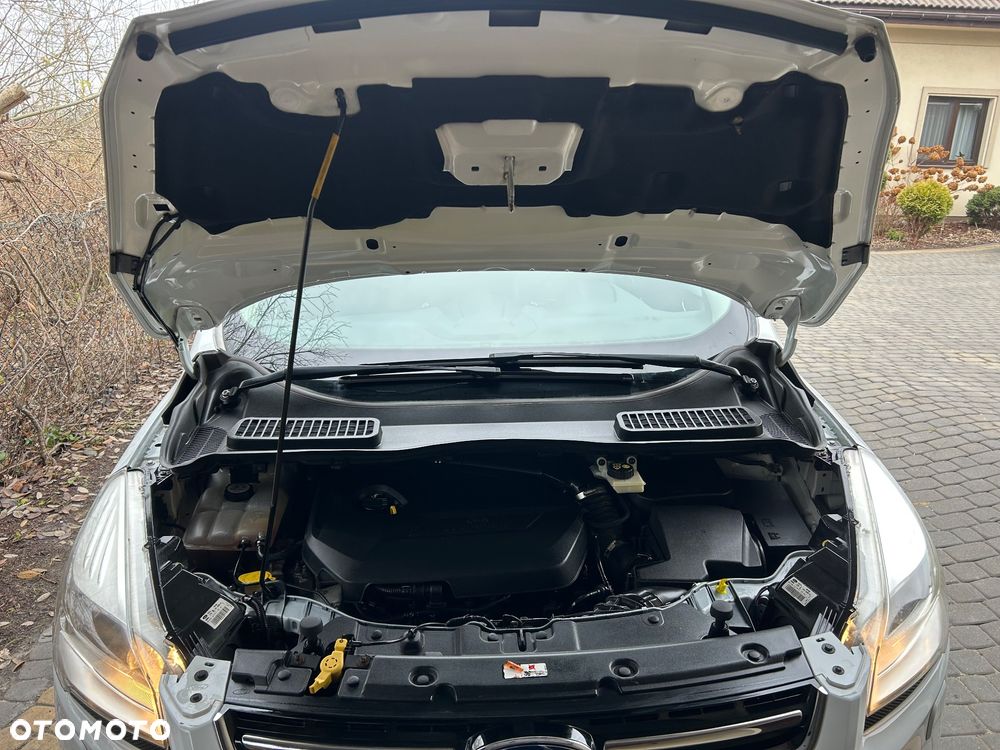 Ford Kuga 1.6 EcoBoost 2x4 Titanium - 32