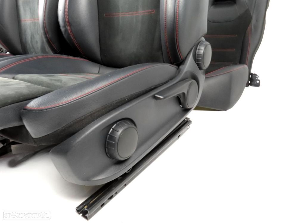 Interior desportivo AMG / Alcantra Usado / Original MERCEDES-BENZ A-CLASS (W177) - 3