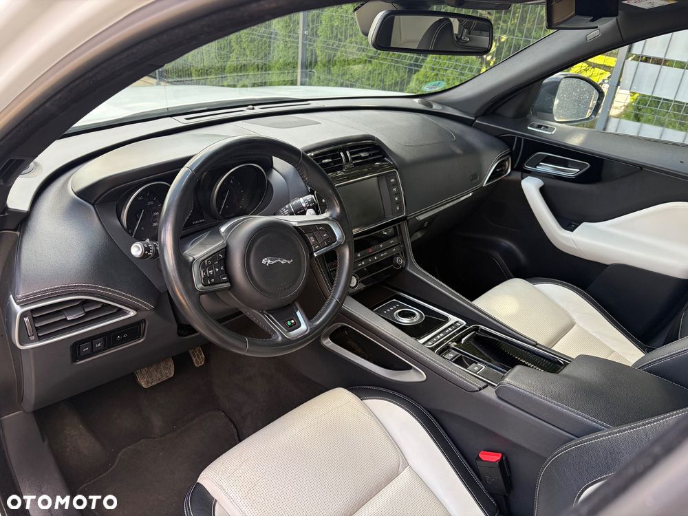 Jaguar F-Pace 2.0 i4D AWD R-Sport - 14