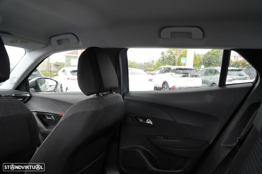 Peugeot 2008 1.2 PureTech Active EAT8 - 6