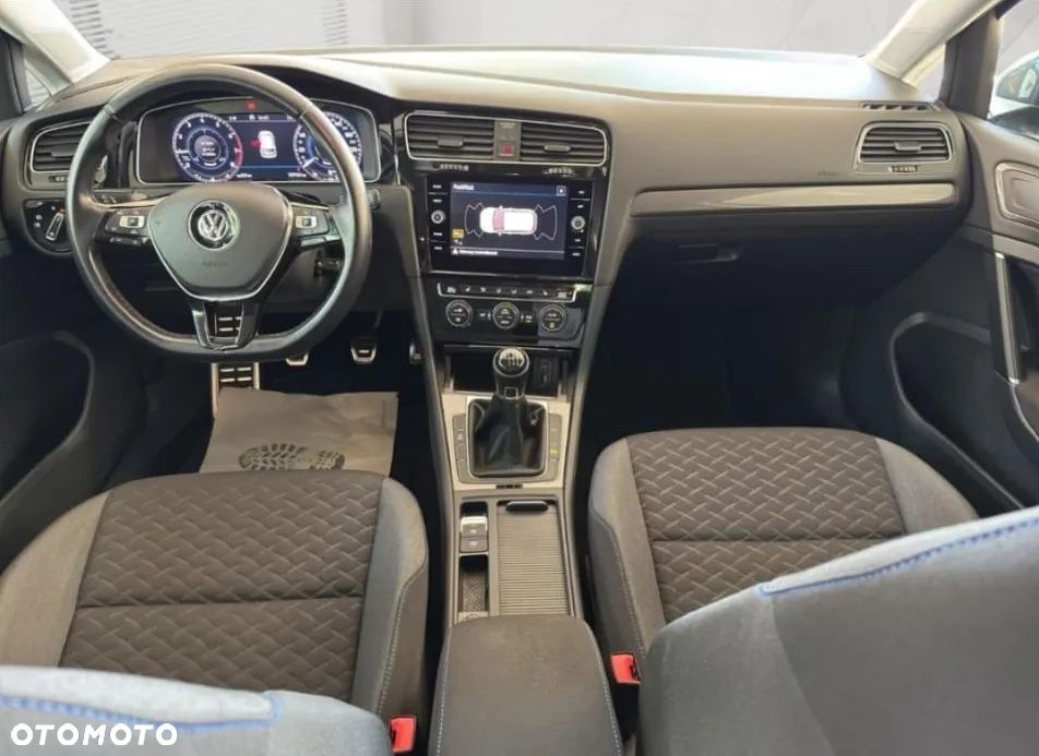 Volkswagen Golf - 31