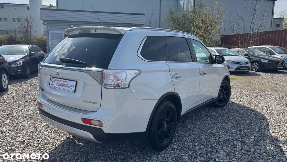 Mitsubishi Outlander 2.0 4WD Invite - 16