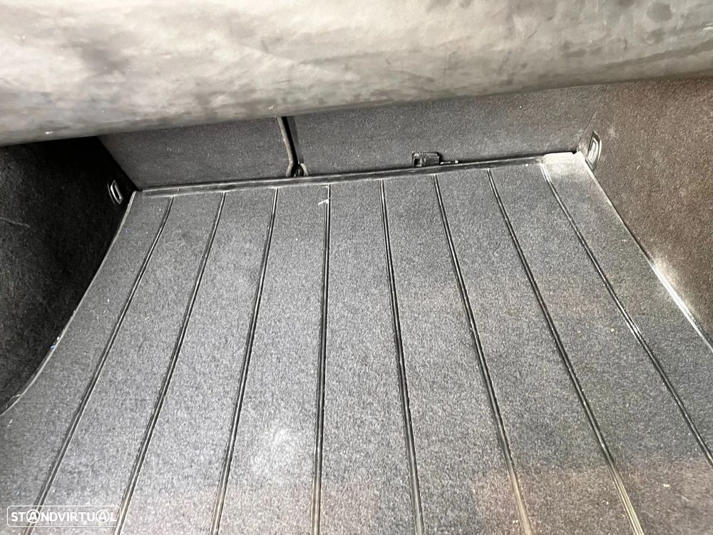 VW Passat Variant - 25