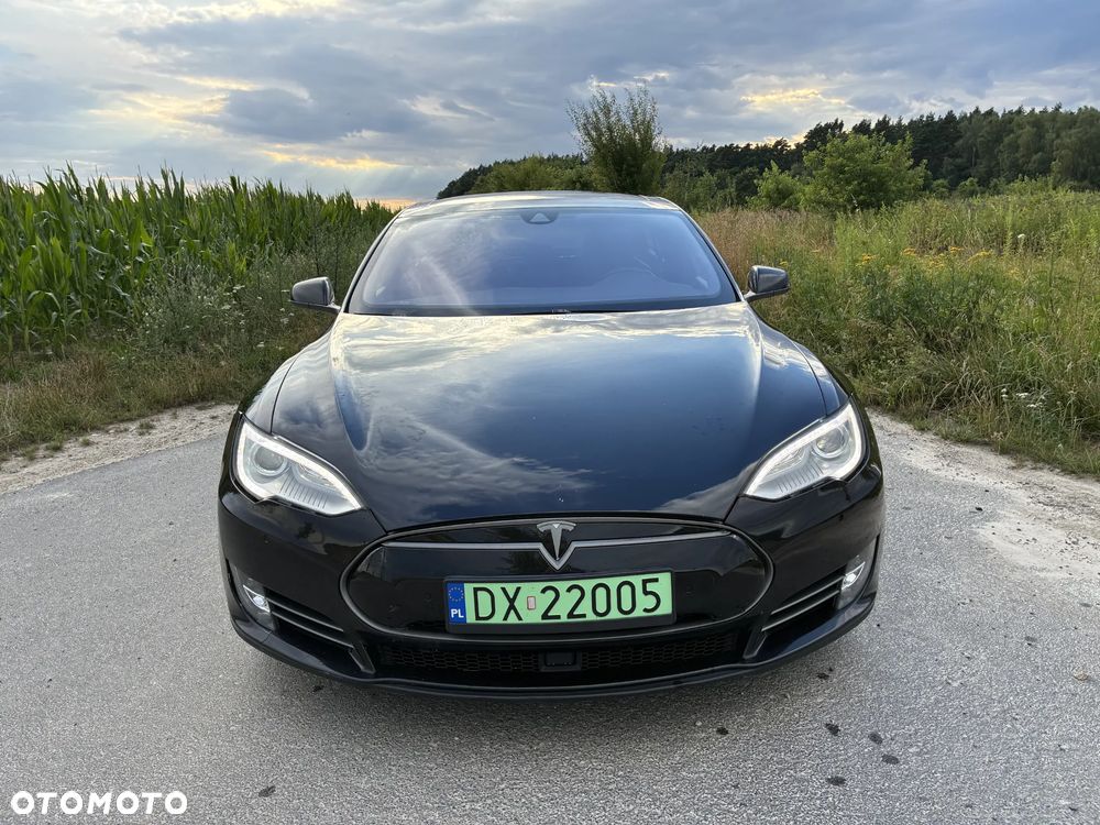 Tesla Model S 85 D - 2