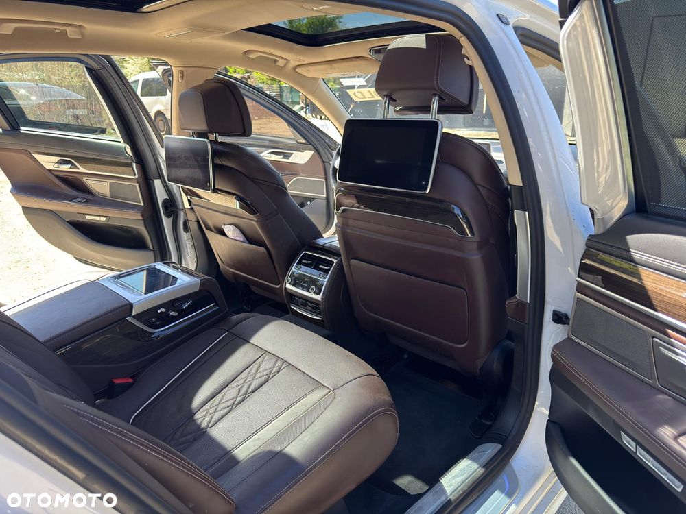 BMW Seria 7 750i xDrive Edition Exclusive - 20