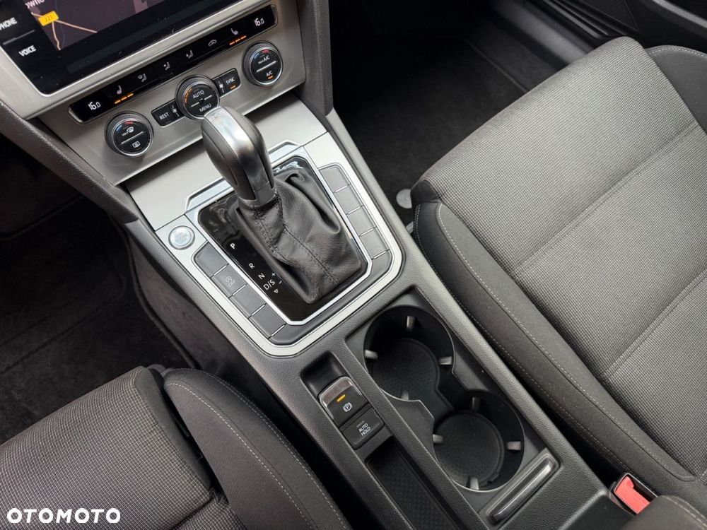 Volkswagen Passat - 30