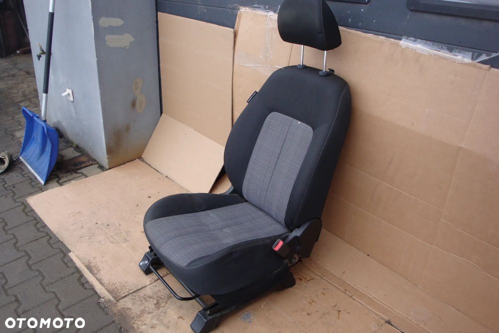 KIA VENGA fotel prawy pasazera  EU - 3