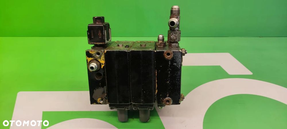 Rozdzielacz hydrauliczny  Sauer PVG32 11065537  Zawór V39754200 Valtra N123 - 5
