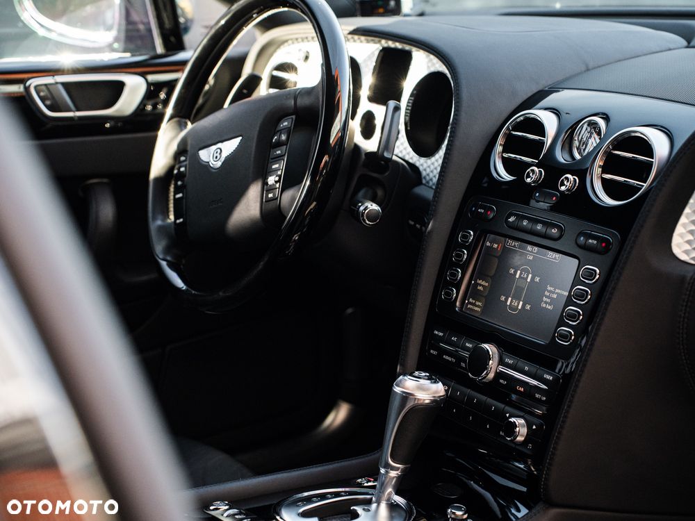 Bentley Flying Spur Standard - 31