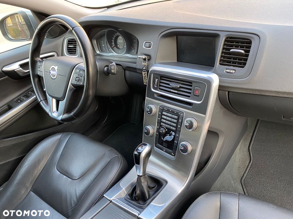 Volvo V60 D3 Summum - 4