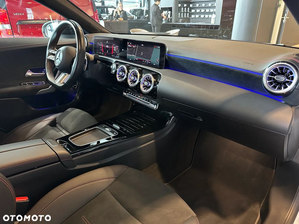 Mercedes-Benz CLA 200 mHEV AMG Line 7G-DCT - 14
