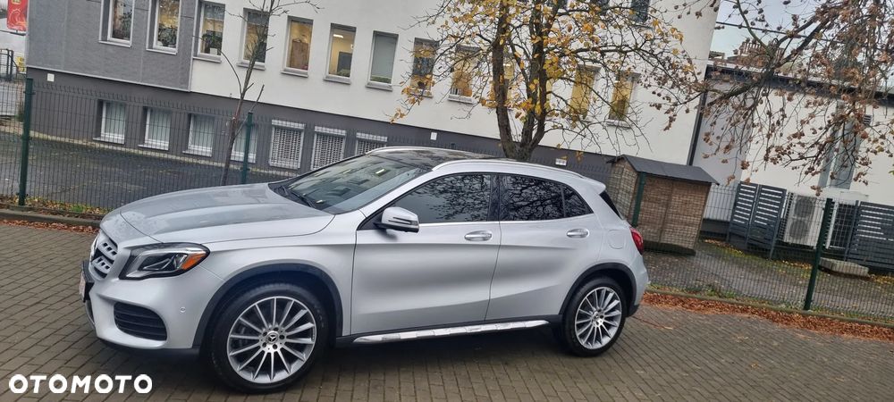 Mercedes-Benz GLA 250 4Matic 7G-DCT - 3