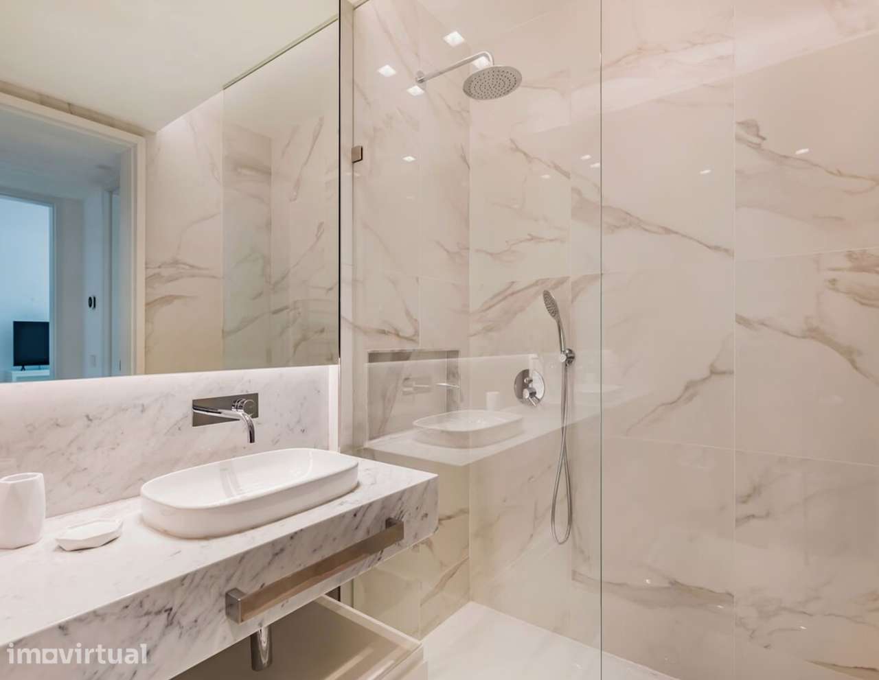 Apartamento T1 com varanda em Avenidas Novas - Grande imagem: 3/17