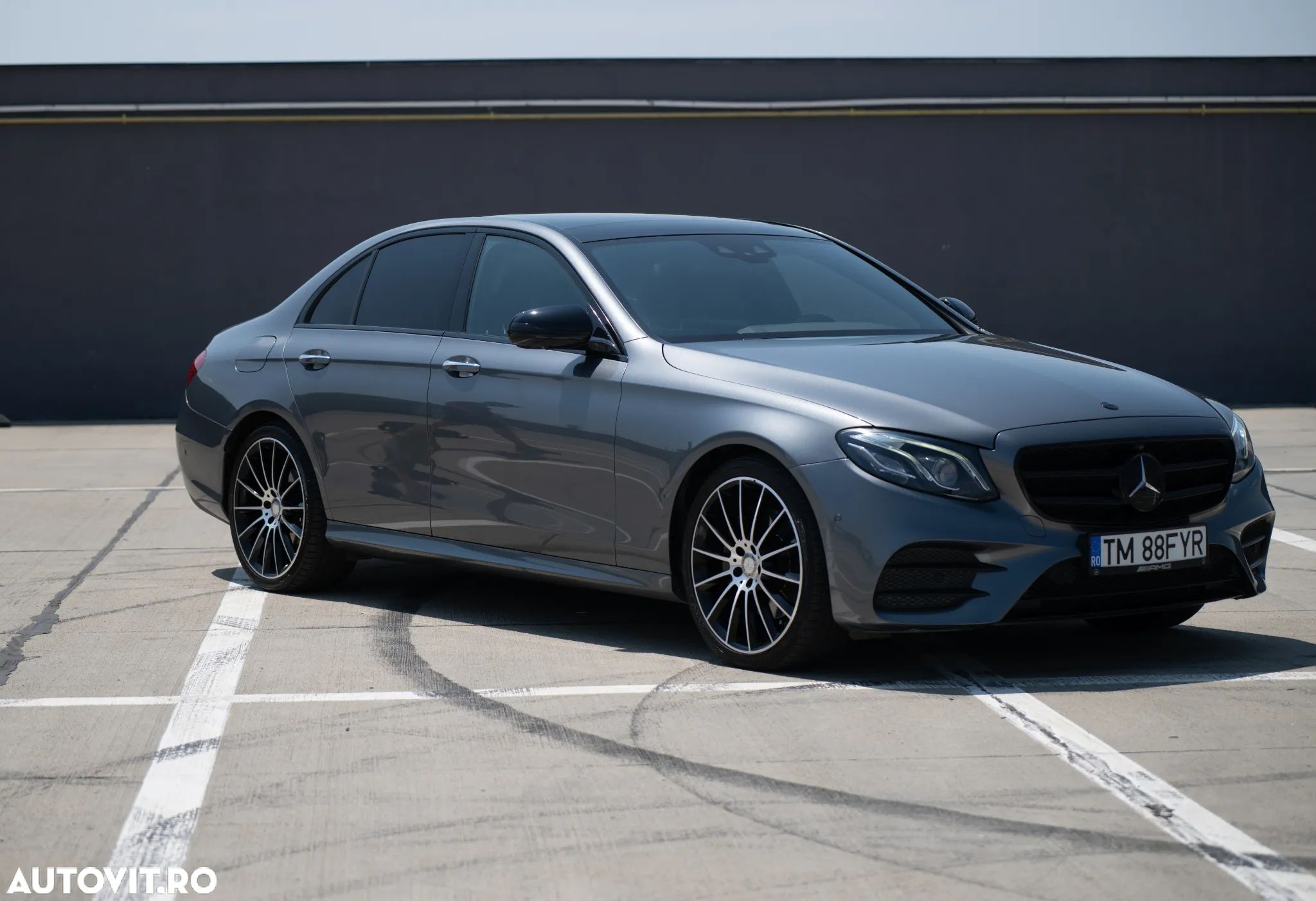 Mercedes-Benz E 220 d 9G-TRONIC AMG Line - 1