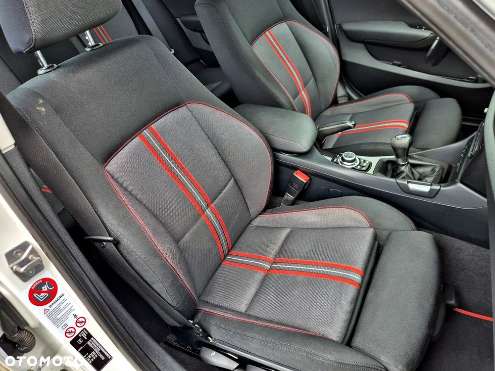 BMW X1 sDrive18d xLine - 27