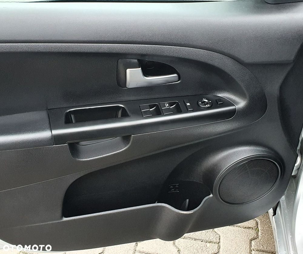 Kia Venga - 12