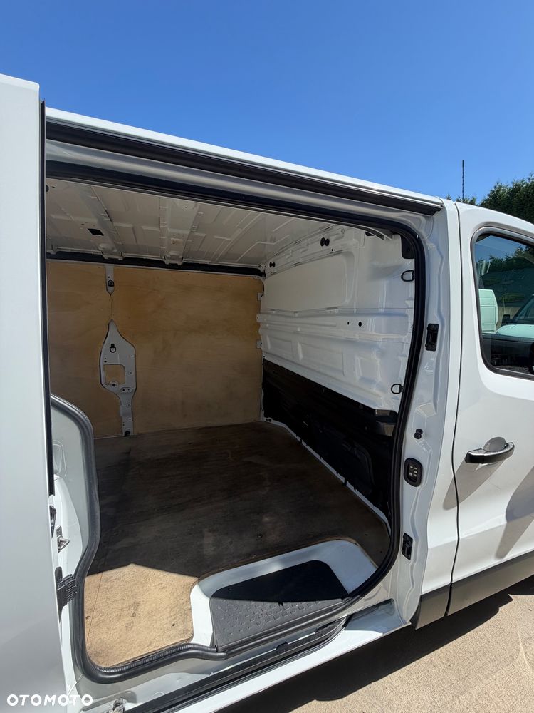 Renault Trafic Długi Blaszak L2H1 Renault Trafic Blaszak 2.0 - 15