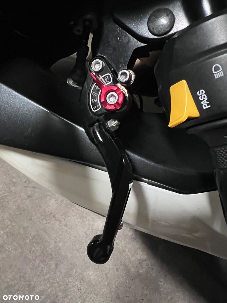 Suzuki GSX-R - 10