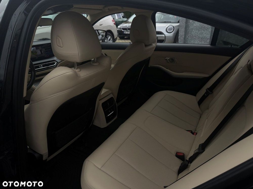 BMW Seria 3 330d xDrive MHEV Sport Line - 15