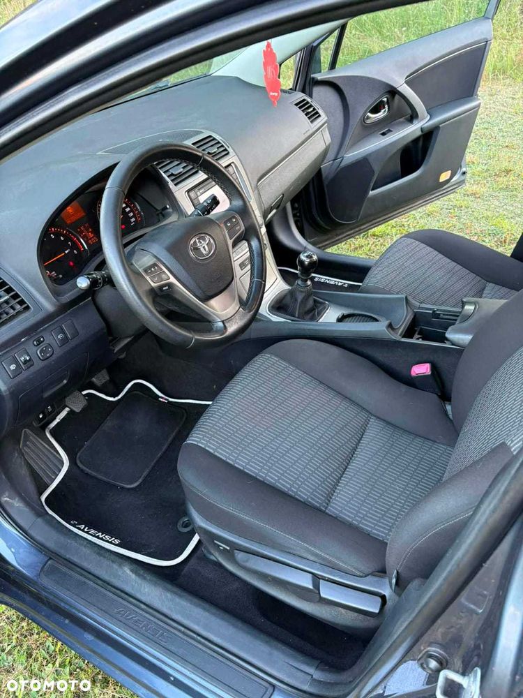 Toyota Avensis - 6