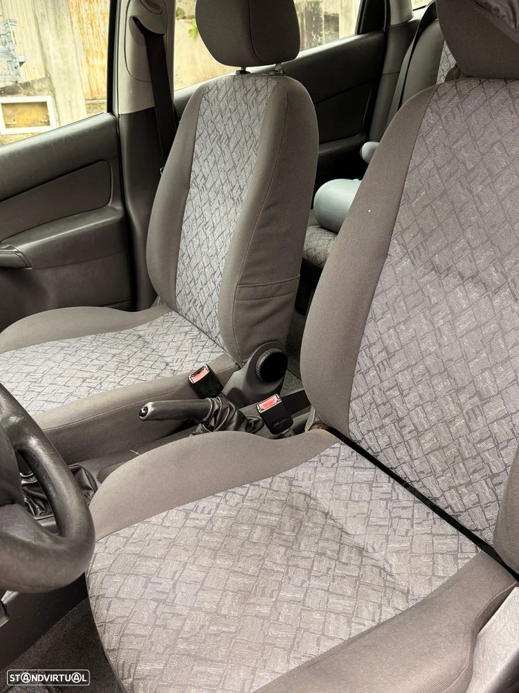 Ford Focus 1.4 Comfort - 9