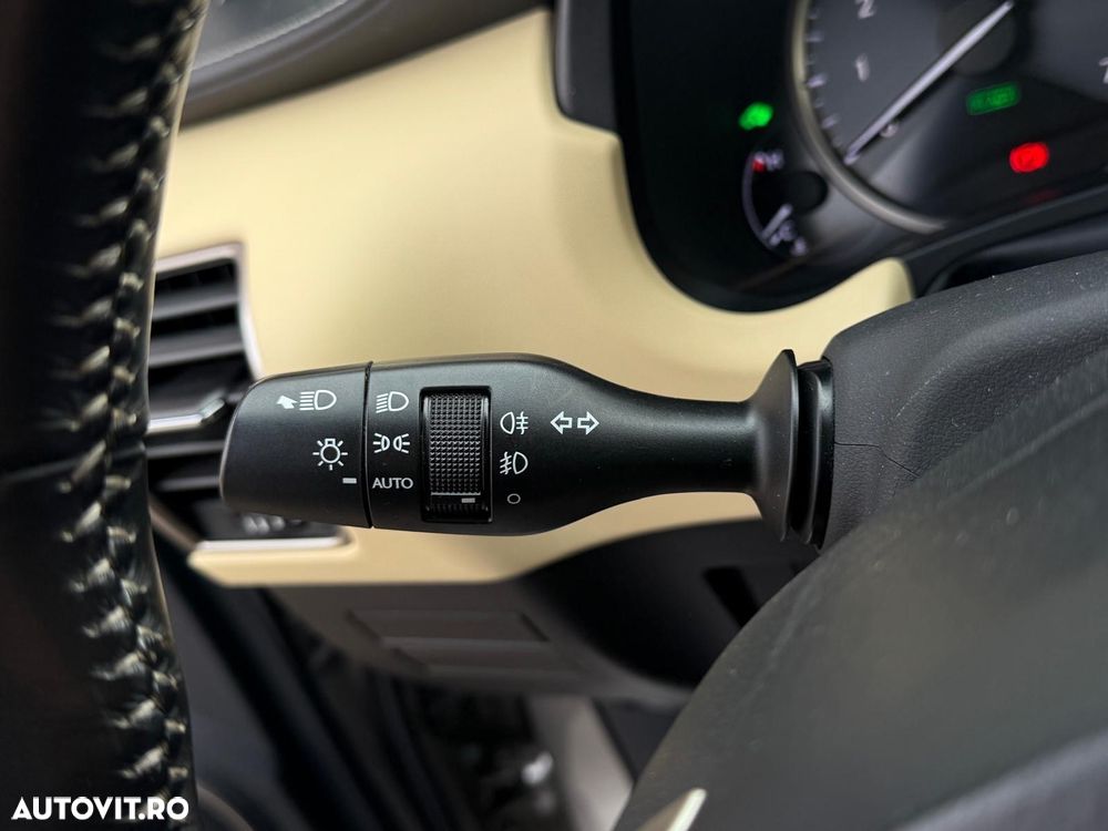 Lexus Seria NX ver-300h - 11