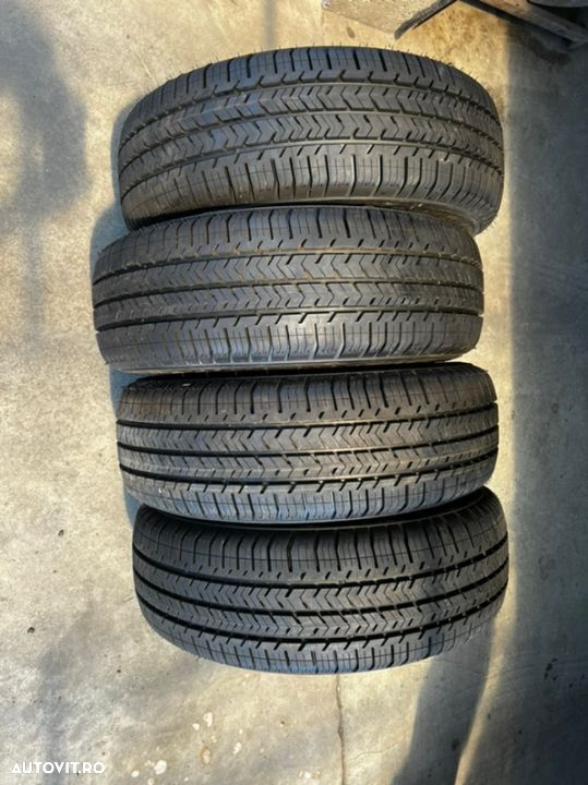 vand anvelope 215/65/16c michelin de vară noi